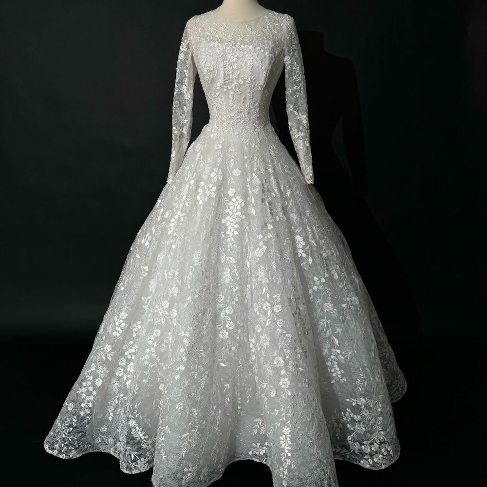 Preloved US 8 Embroidery Lace Anna Augusta Wedding Dress
